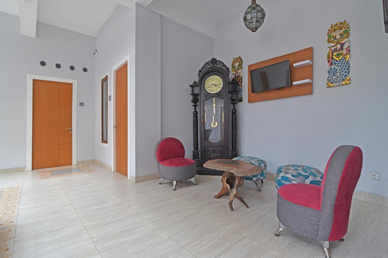 Reddoorz Plus @ Mahendradatta Denpasar מראה חיצוני תמונה